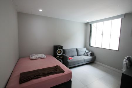 Casa de condomínio à venda com 450m², 3 quartos e 2 vagasQuarto 2