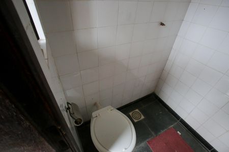 Casa de condomínio à venda com 450m², 3 quartos e 2 vagasBanheiro de Serviço