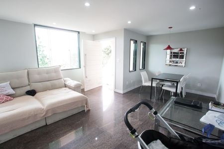 Casa de condomínio à venda com 450m², 3 quartos e 2 vagasSala