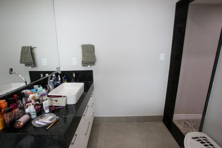 Casa de condomínio à venda com 450m², 3 quartos e 2 vagasBanheiro da Suíte