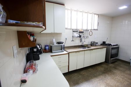 Casa de condomínio à venda com 450m², 3 quartos e 2 vagasCozinha