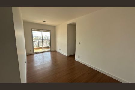 Sala de apartamento para alugar com 3 quartos, 71m² em Jardim Tupanci, Barueri