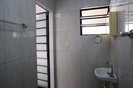 Banheiro de casa para alugar com 1 quarto, 30m² em Bom Jesus, Belo Horizonte