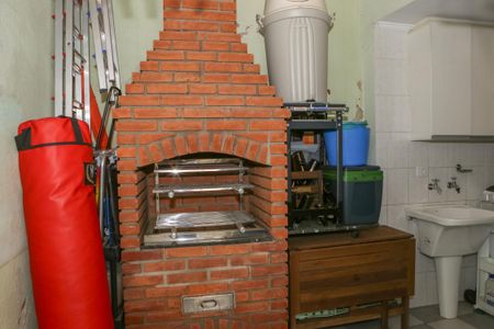 Casa à venda com 120m², 3 quartos e 1 vagaÁrea de Serviço e Churrasqueira