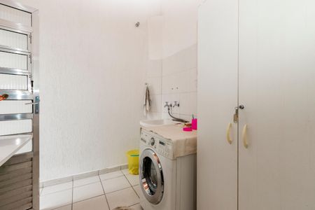 Casa à venda com 150m², 3 quartos e 2 vagas Casa à venda com 150m², 3 quartos e 2 vagasLavanderia