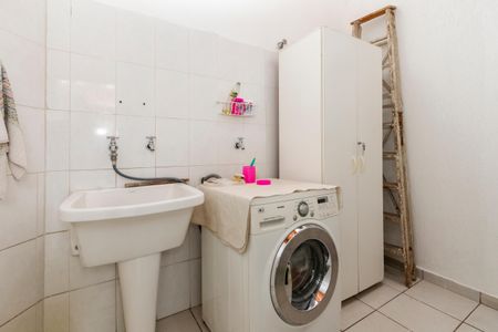 Casa à venda com 150m², 3 quartos e 2 vagas Casa à venda com 150m², 3 quartos e 2 vagasLavanderia