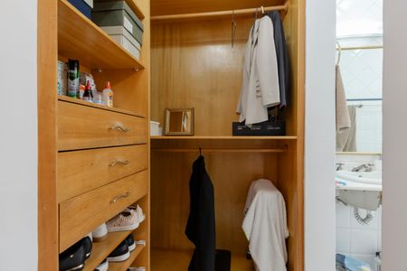 Casa à venda com 150m², 3 quartos e 2 vagas Casa à venda com 150m², 3 quartos e 2 vagasCloset da Suíte