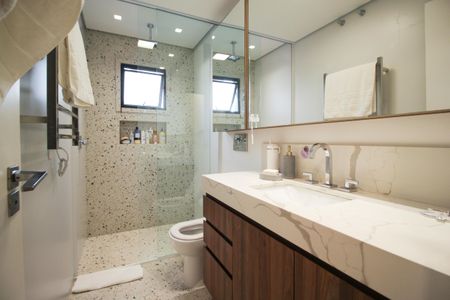 Apartamento à venda com 192m², 3 quartos e 3 vagasBanheiro da Suíte 1