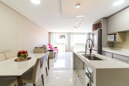 Casa à venda com 360m², 1 quarto e 5 vagasSala/Cozinha