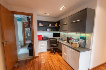 Apartamento à venda com 213m², 3 quartos e 3 vagasEscritório