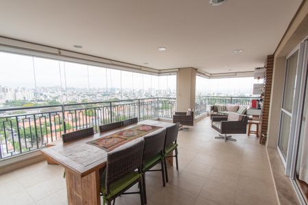 Apartamento à venda com 213m², 3 quartos e 3 vagasVaranda