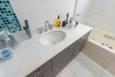 Apartamento à venda com 213m², 3 quartos e 3 vagasBanheiro da suíte 3