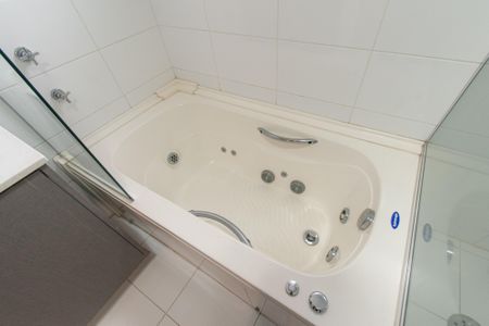 Apartamento à venda com 213m², 3 quartos e 3 vagasBanheiro da suíte 3