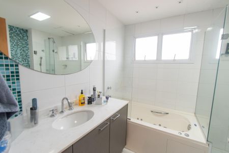 Apartamento à venda com 213m², 3 quartos e 3 vagasBanheiro da suíte 3