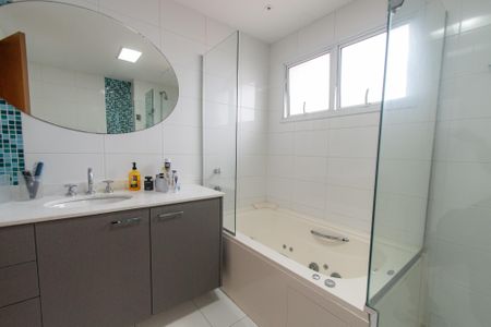 Apartamento à venda com 213m², 3 quartos e 3 vagasBanheiro da suíte 3