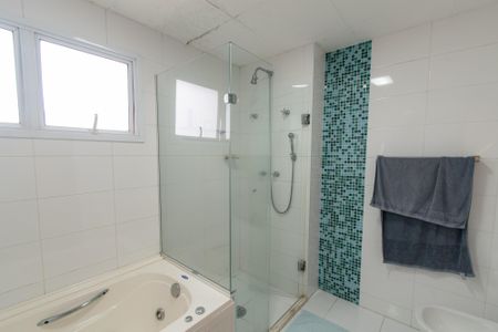 Apartamento à venda com 213m², 3 quartos e 3 vagasBanheiro da suíte 3