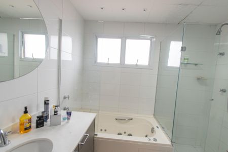 Apartamento à venda com 213m², 3 quartos e 3 vagasBanheiro da suíte 3