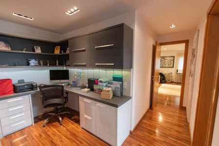 Apartamento à venda com 213m², 3 quartos e 3 vagasEscritório