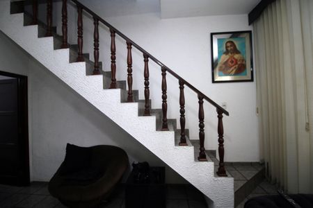 Casa à venda com 190m², 4 quartos e 1 vagaEscada