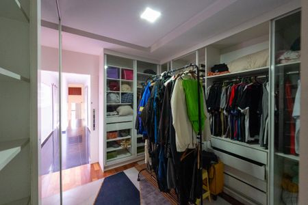 Casa para alugar com 460m², 5 quartos e 2 vagasCloset da suíte