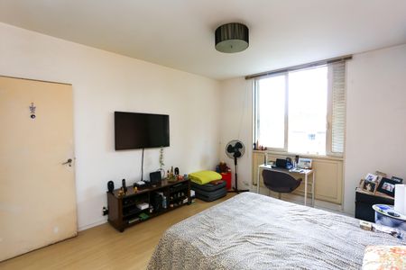 Casa à venda com 700m², 4 quartos e 6 vagas Casa à venda com 700m², 4 quartos e 6 vagasSuíte 1