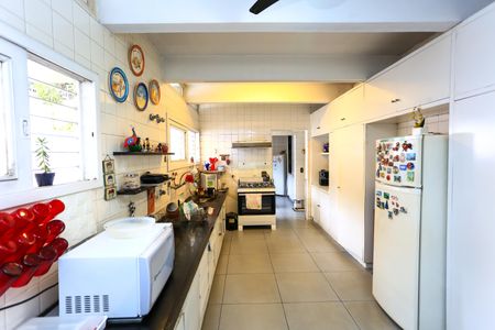 Casa à venda com 700m², 4 quartos e 6 vagas Casa à venda com 700m², 4 quartos e 6 vagasCozinha