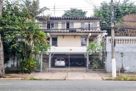 Casa à venda com 700m², 4 quartos e 6 vagas Casa à venda com 700m², 4 quartos e 6 vagasFachada
