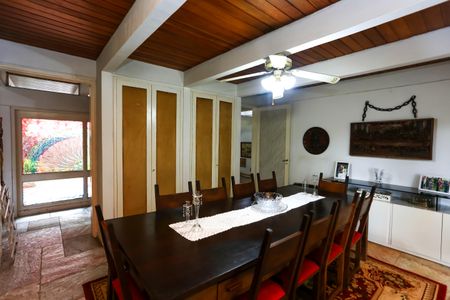Casa à venda com 700m², 4 quartos e 6 vagas Casa à venda com 700m², 4 quartos e 6 vagasSala de Jantar