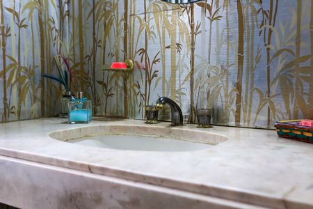 Casa à venda com 700m², 4 quartos e 6 vagas Casa à venda com 700m², 4 quartos e 6 vagasLavabo