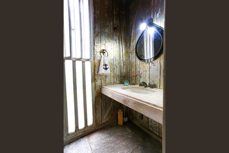 Casa à venda com 700m², 4 quartos e 6 vagas Casa à venda com 700m², 4 quartos e 6 vagasLavabo