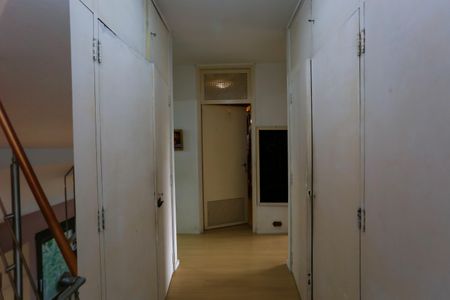 Casa à venda com 700m², 4 quartos e 6 vagas Casa à venda com 700m², 4 quartos e 6 vagasSuíte 2