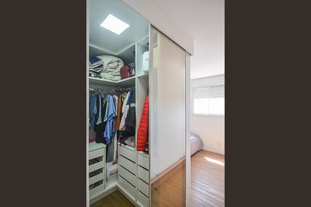 Apartamento à venda com 57m², 2 quartos e 1 vaga Apartamento à venda com 57m², 2 quartos e 1 vagaCloset do quarto