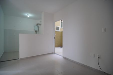 Apartamento para alugar com 65m², 2 quartos e 1 vagaSala