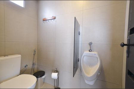 Casa à venda com 443m², 3 quartos e 3 vagasBanheiro de Serviço