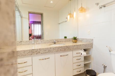 Apartamento à venda com 111m², 3 quartos e 3 vagasBanheiro da Suíte