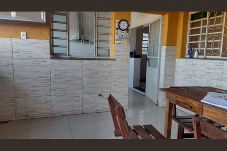 Casa à venda com 220m², 4 quartos e 3 vagas