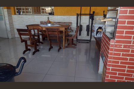 Casa à venda com 220m², 4 quartos e 3 vagas