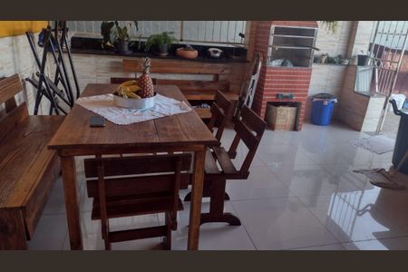 Casa à venda com 220m², 4 quartos e 3 vagas