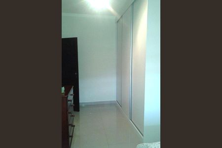 Casa à venda com 218m², 3 quartos e 4 vagas