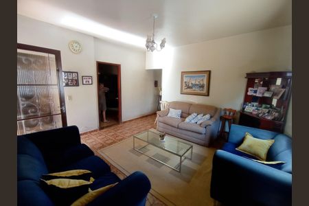 Casa à venda com 3 quartos, 500m² em Estrela Dalva, Belo Horizonte