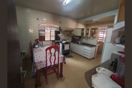 Casa à venda com 3 quartos, 500m² em Estrela Dalva, Belo Horizonte