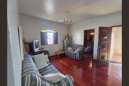 Casa à venda com 3 quartos, 500m² em Estrela Dalva, Belo Horizonte