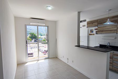 Sala de apartamento para alugar com 2 quartos, 48m² em Jacarepaguá, Rio de Janeiro