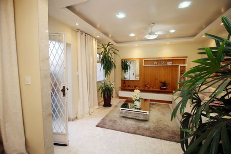 Sala de casa à venda com 3 quartos, 361m² em Brás de Pina, Rio de Janeiro