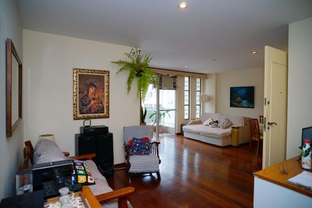 Apartamento à venda com 130m², 3 quartos e 2 vagasSala