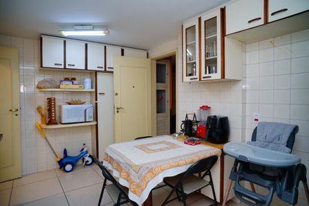Apartamento à venda com 130m², 3 quartos e 2 vagasCozinha