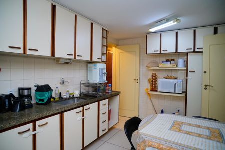 Apartamento à venda com 130m², 3 quartos e 2 vagasCozinha