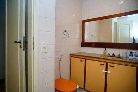 Apartamento à venda com 130m², 3 quartos e 2 vagasBanheiro do Quarto 2