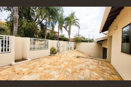 Casa de condomínio à venda com 257m², 4 quartos e 4 vagasFachada