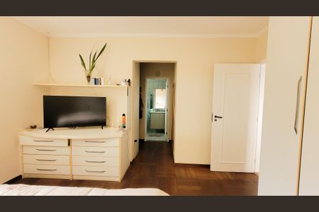 Casa de condomínio à venda com 257m², 4 quartos e 4 vagasSuíte